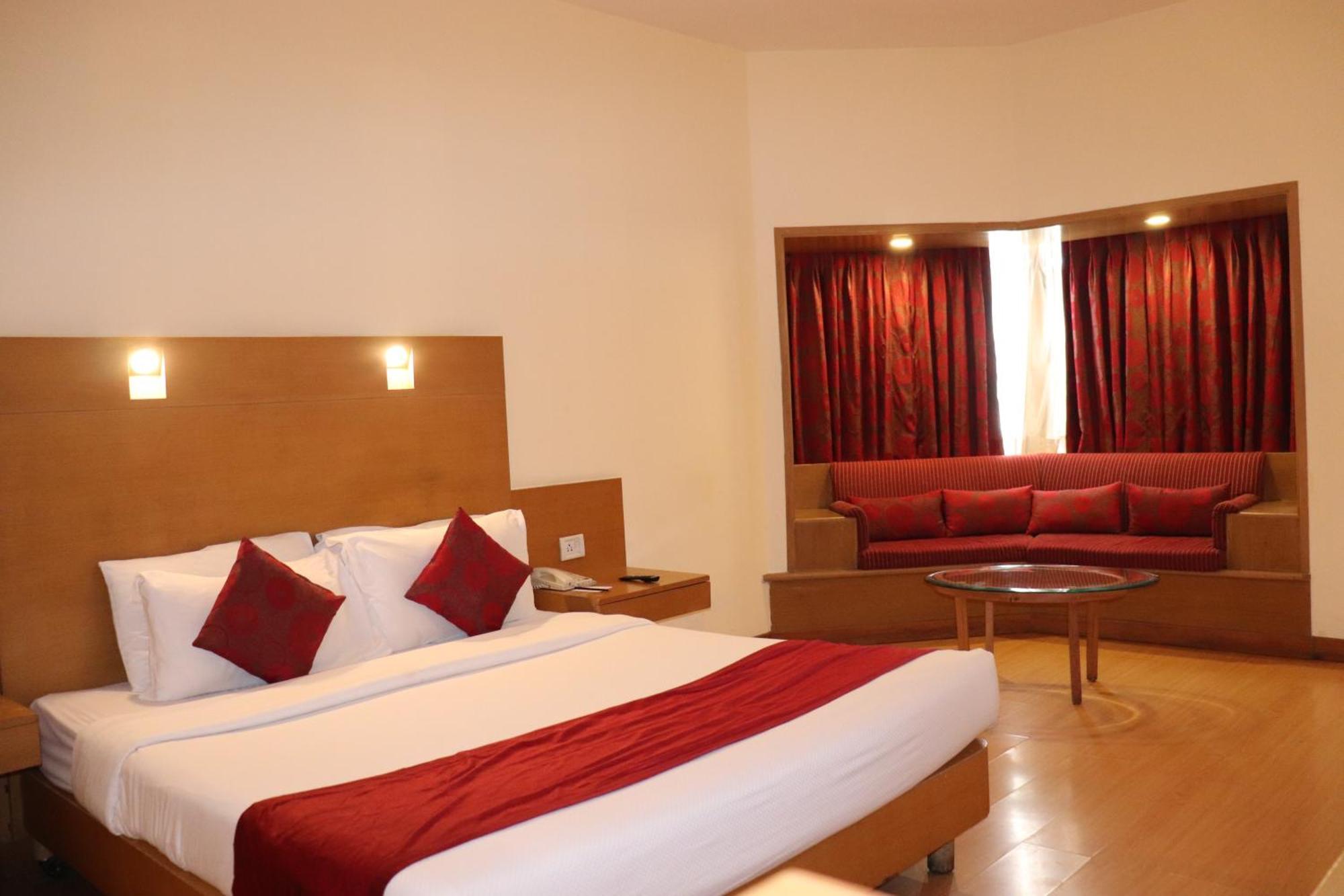 Отель Vits Aurangabad Экстерьер фото