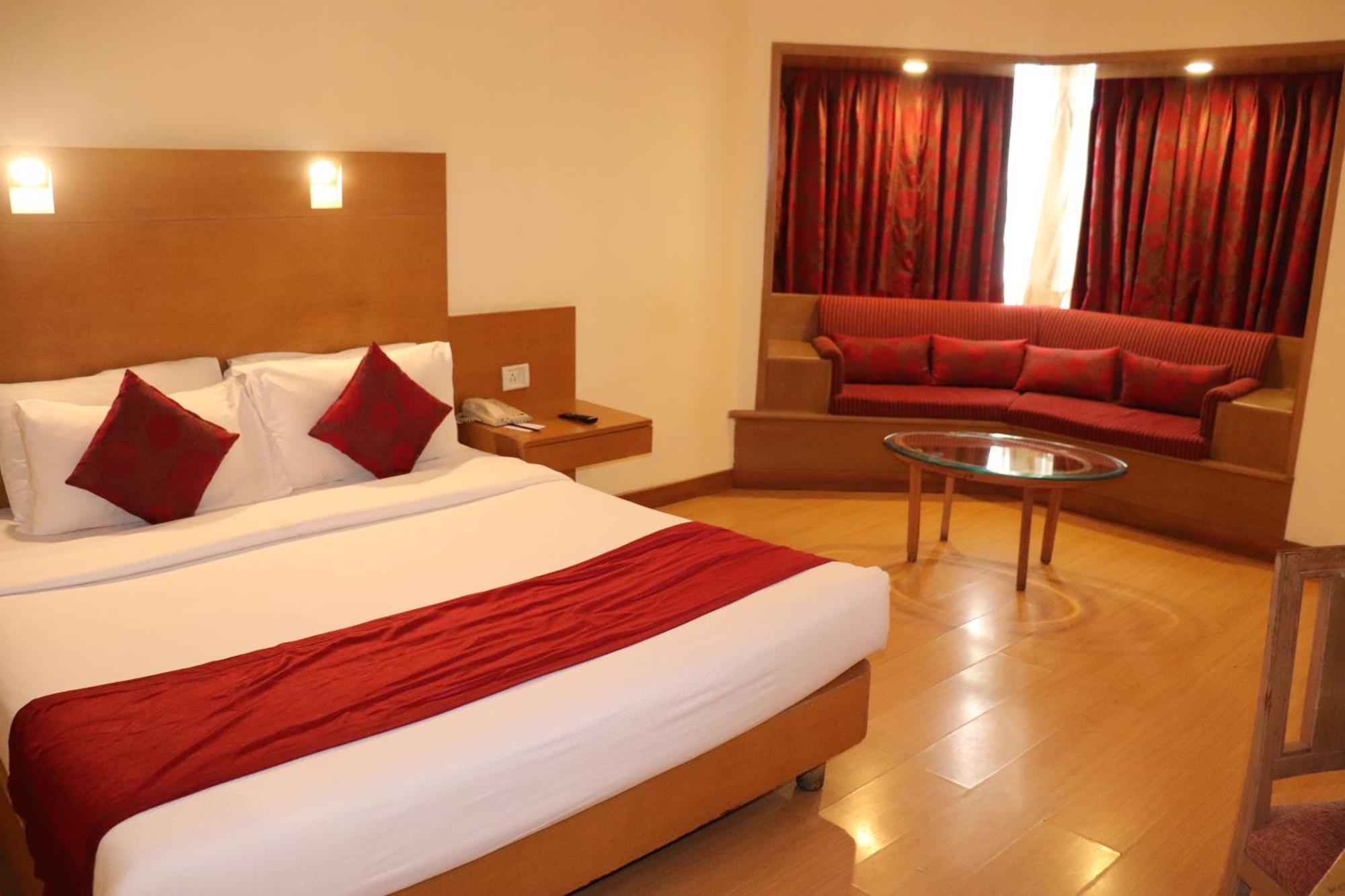 Отель Vits Aurangabad Экстерьер фото
