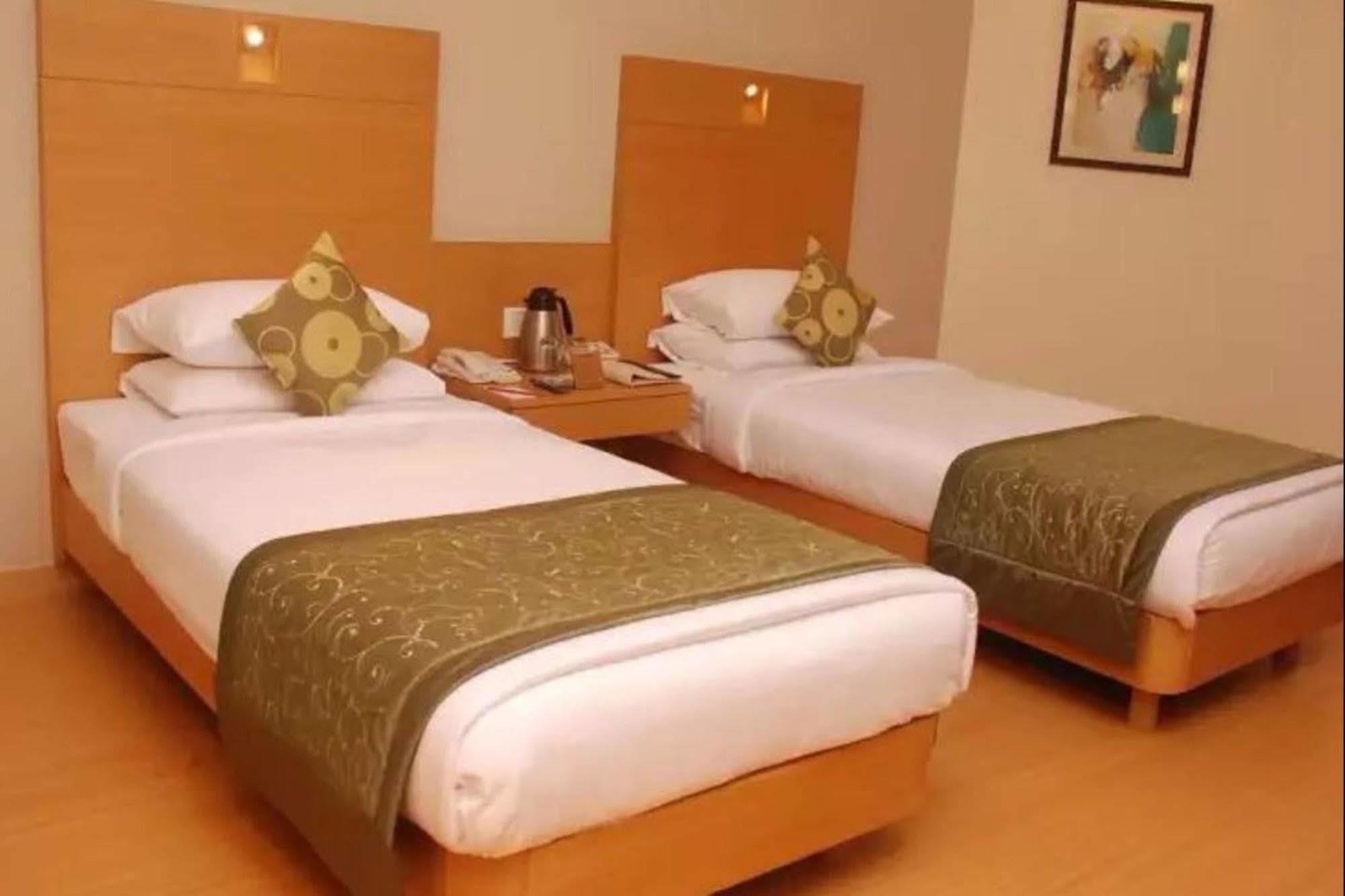 Отель Vits Aurangabad Экстерьер фото